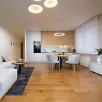 Ena, Luxury דירה *