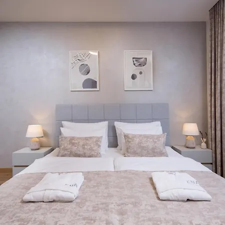 Ena, Luxury אופטיה