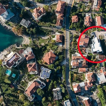 Ena, Luxury Οπατία