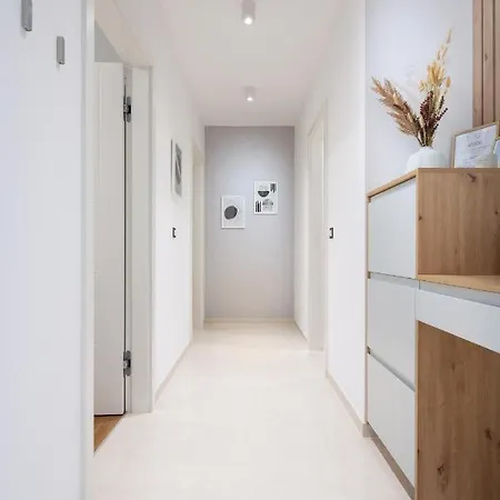 Ena, Luxury