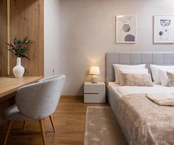 Ena, Luxury Apartman *