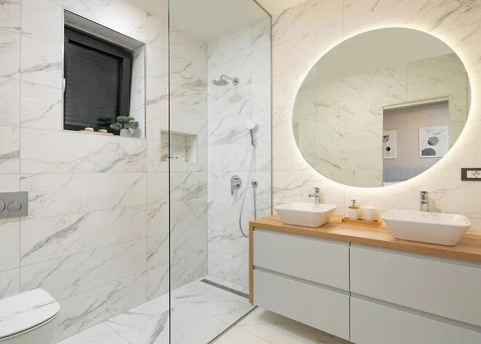 Ena, Luxury Apartman *