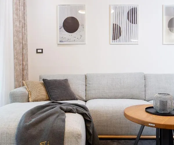Ena, Luxury Apartman *
